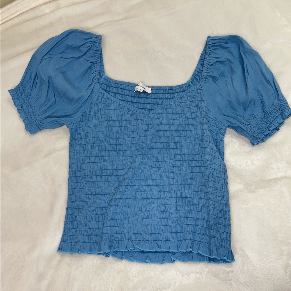 Blue puffer sleeve top